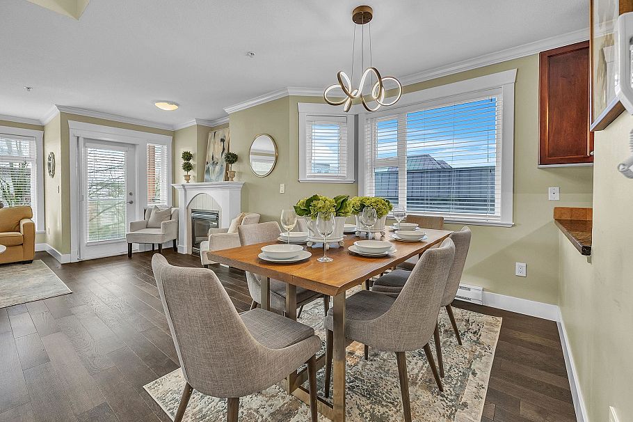 302 152 E 12th Street North Vancouver, BC - 1