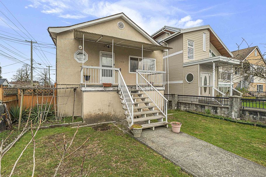 3309 E 29th Avenue Vancouver, BC - 1