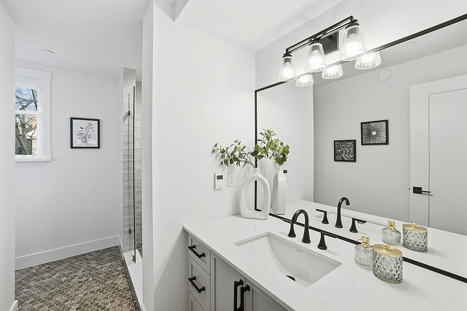 1081 Semlin Drive Vancouver, BC - 20