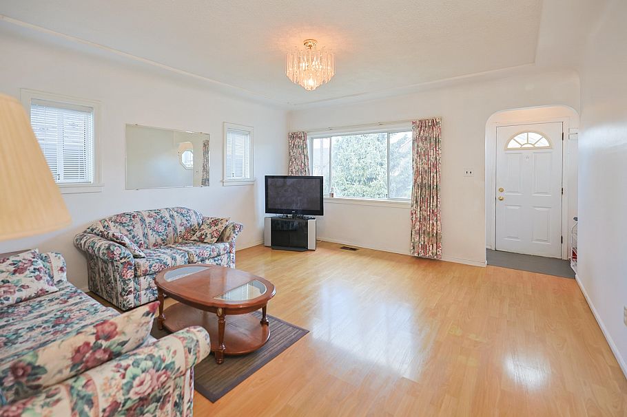 2584 E Georgia Street Vancouver, BC - 2