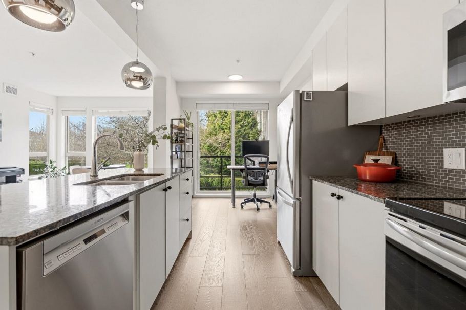 210 6268 Eagles Drive Vancouver, BC - 6