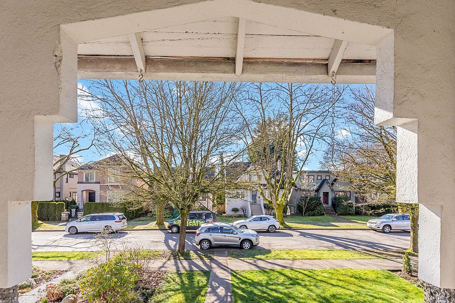 2861 W 15th Avenue Vancouver, BC - 6