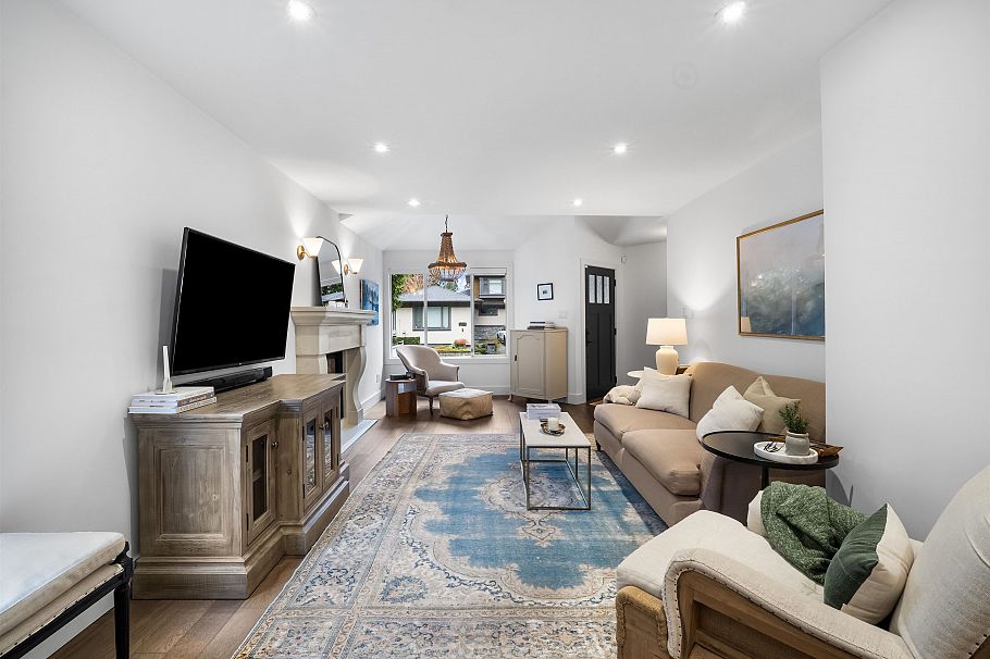 3558 Everglade Place North Vancouver, BC - 11