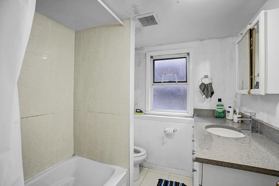 285 E 48th Avenue Vancouver, BC - 36