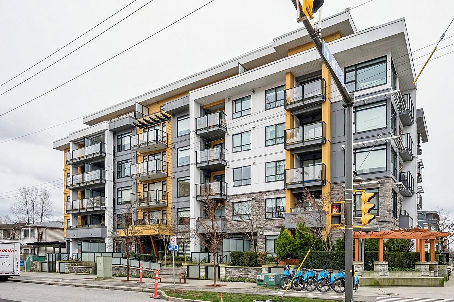 201 1519 Crown Street North Vancouver, BC - 1