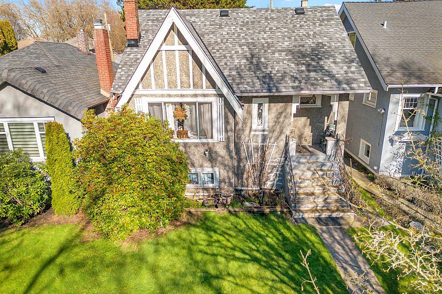 2861 W 15th Avenue Vancouver, BC - 2