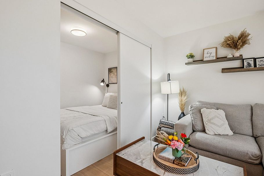 201 1519 Crown Street North Vancouver, BC - 17