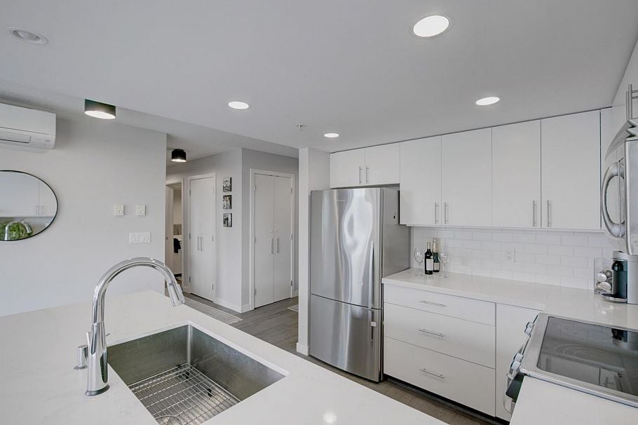 504 125 Milross Avenue Vancouver, BC - 5