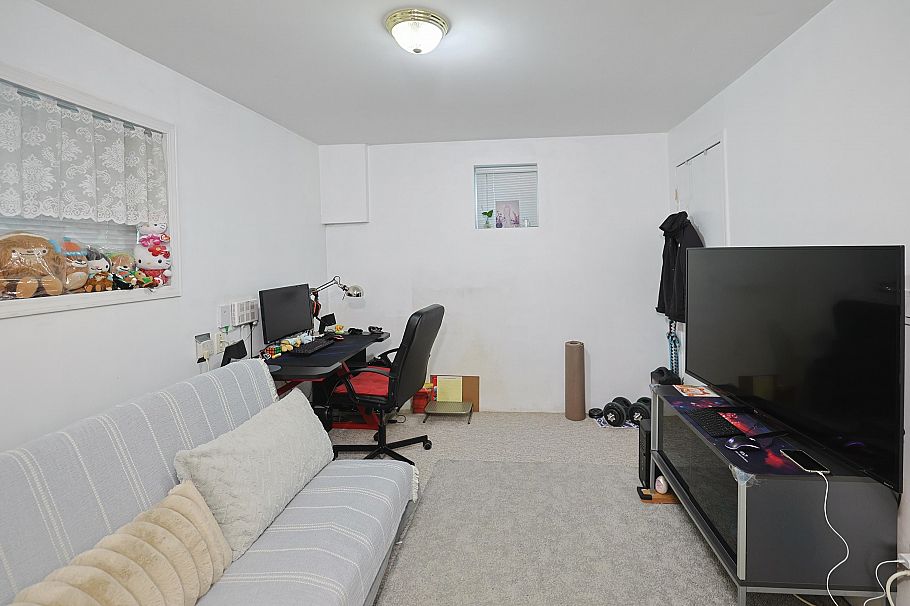 2584 E Georgia Street Vancouver, BC - 9