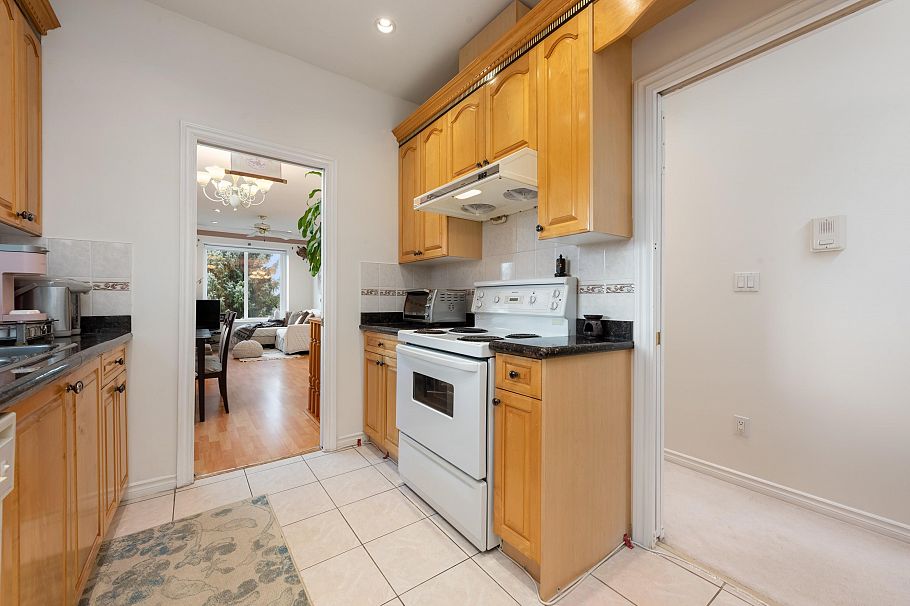 2423 E 4th Avenue Vancouver, BC - 15