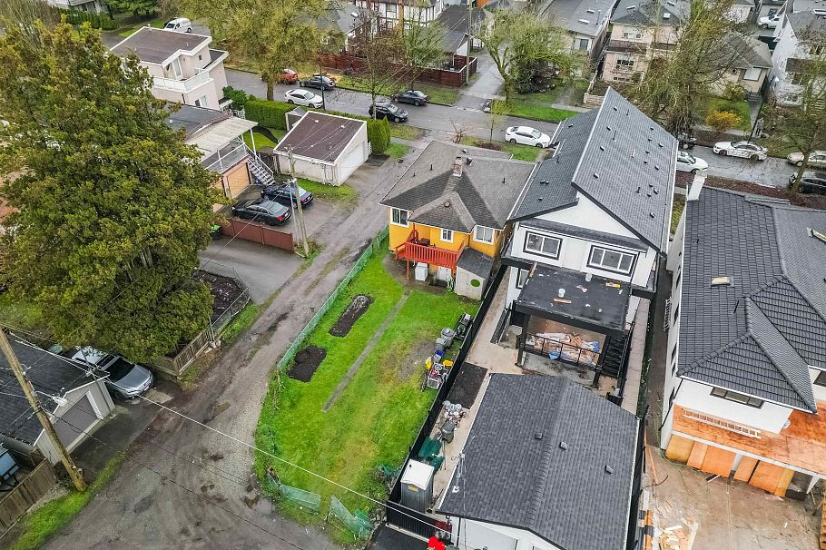 285 E 48th Avenue Vancouver, BC - 6