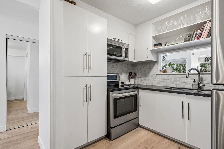 205 1330 Graveley Street Vancouver, BC - 17