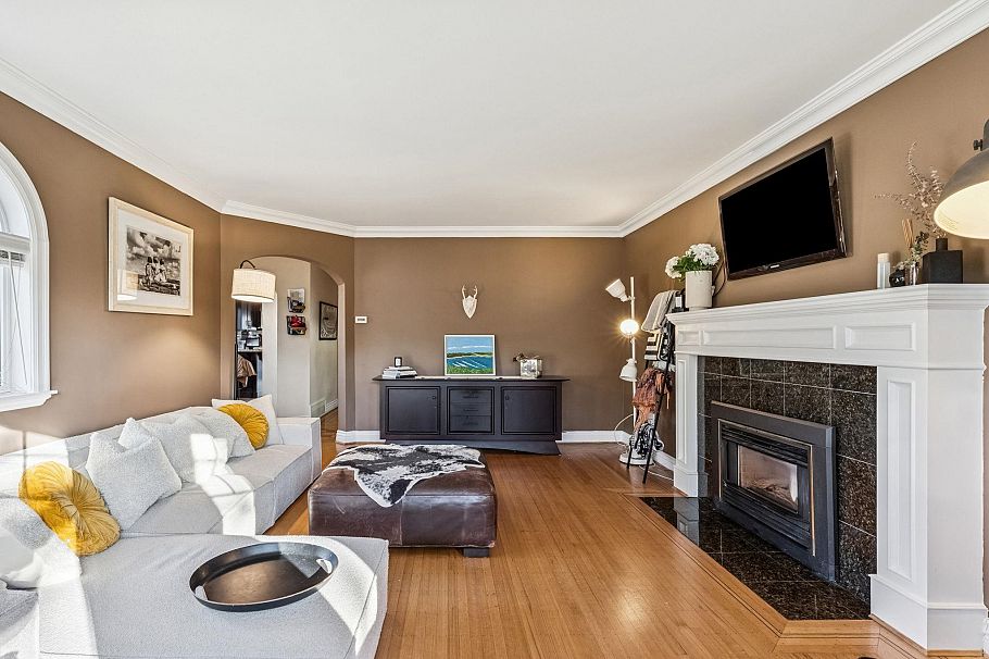 2819 W 13th Avenue Vancouver, BC - 3