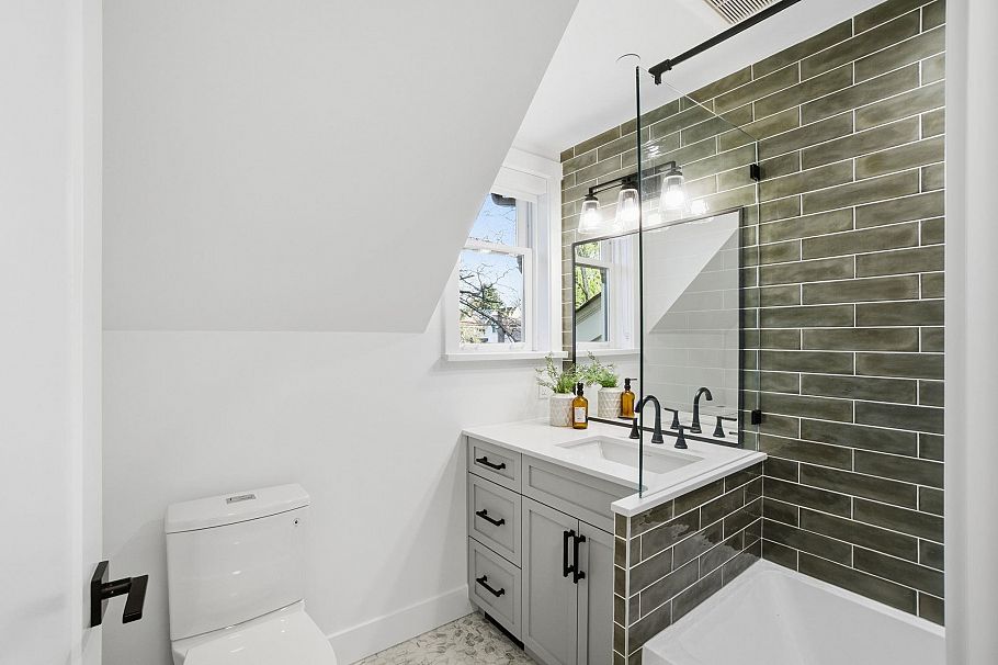 1081 Semlin Drive Vancouver, BC - 23