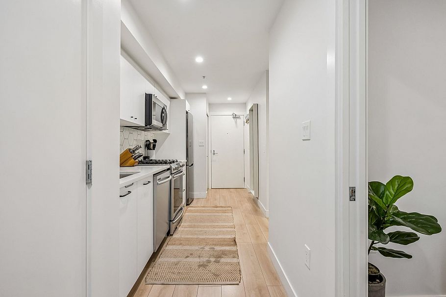 201 1519 Crown Street North Vancouver, BC - 12