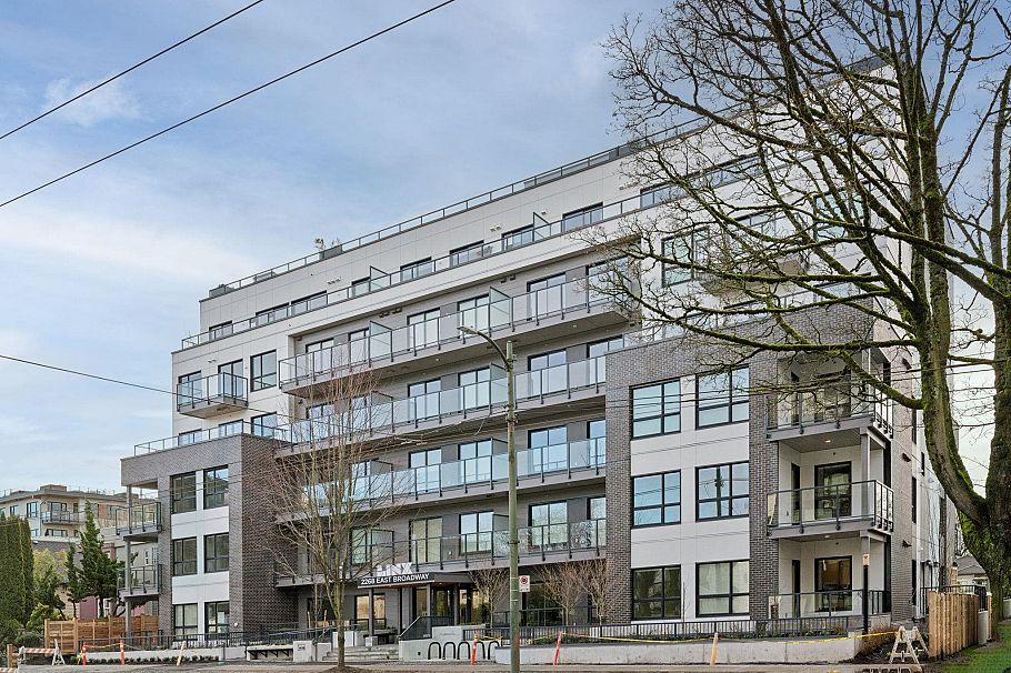 104 2268 E Broadway Vancouver, BC - 23