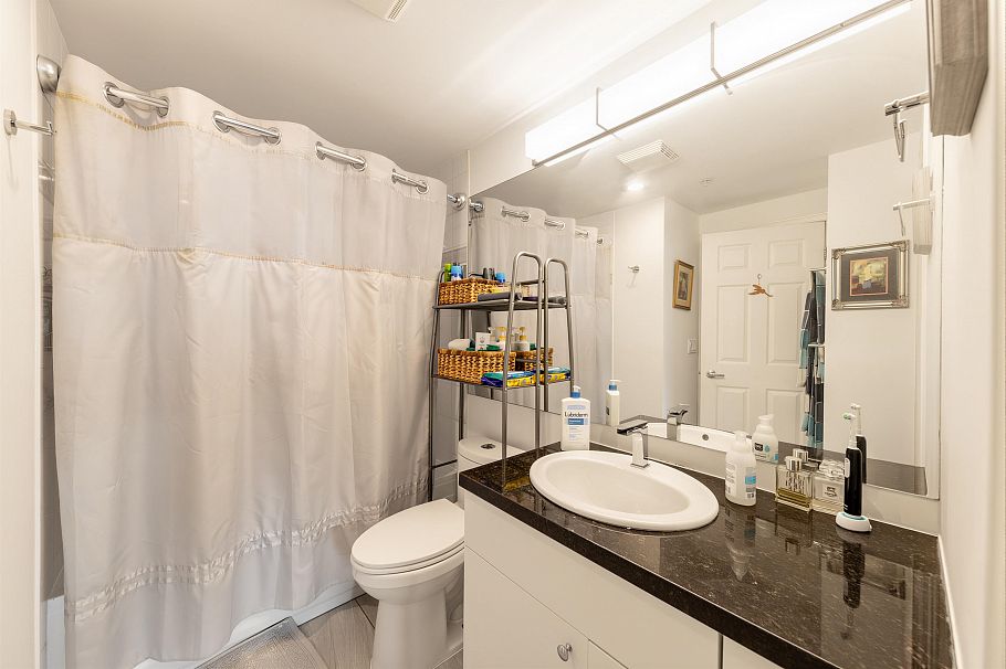 304 160 W Keith Road North Vancouver, BC - 22