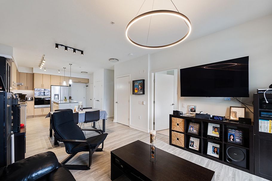 316 3205 Mountain Highway North Vancouver, BC - 11