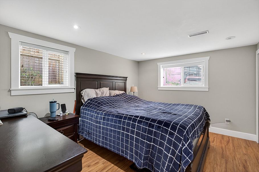 2631 E Pender Street Vancouver, BC - 19