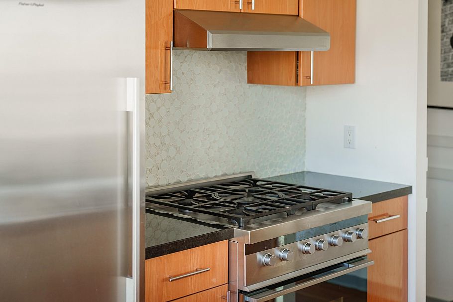 1906 1077 Marinaside Crescent Vancouver, BC - 8