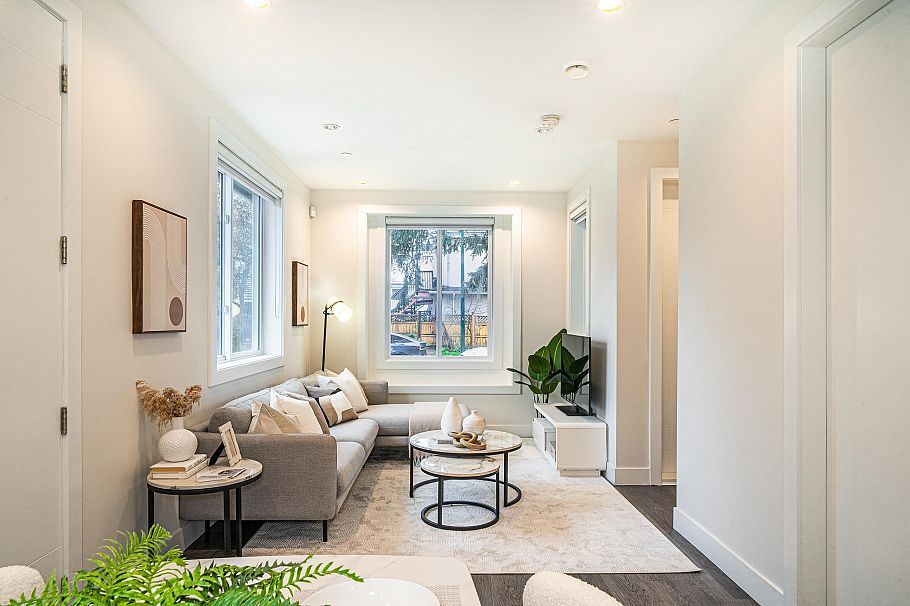 7261 E Sherbrooke Street Vancouver, BC - 1