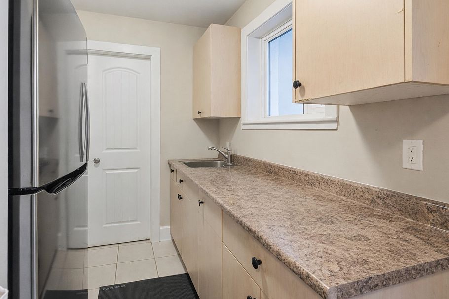 1389 E 54th Avenue Vancouver, BC - 15