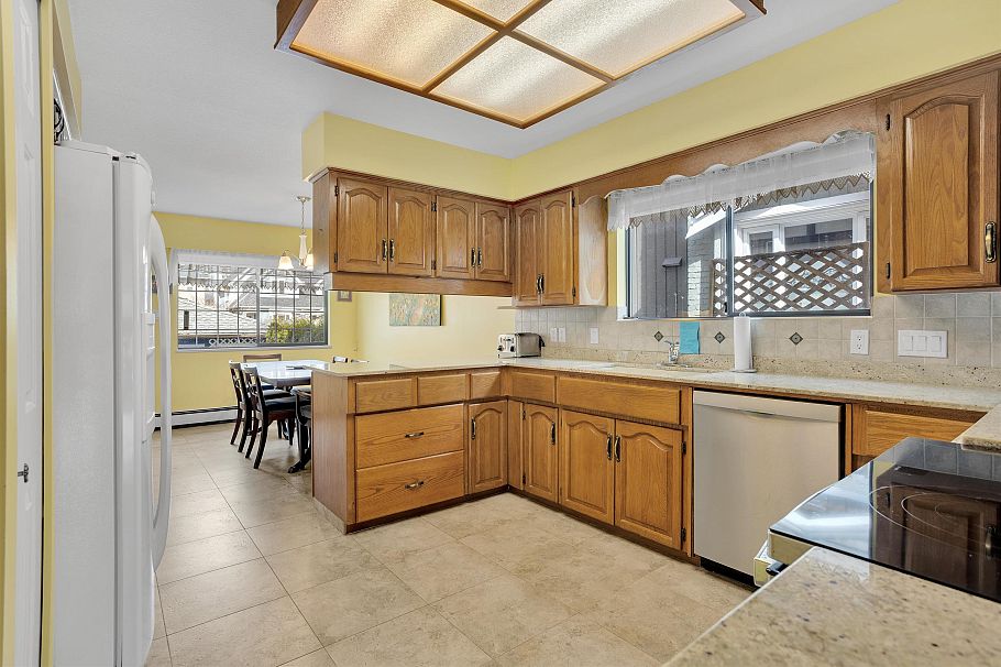 3281 W 30th Avenue Vancouver, BC - 9