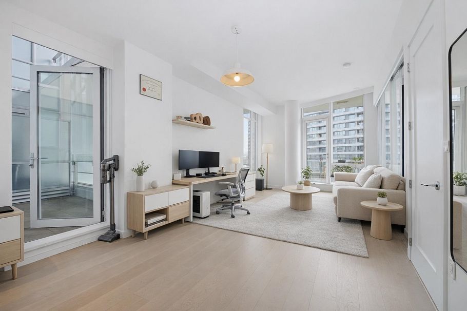 306 1633 Ontario Street Vancouver, BC - 5