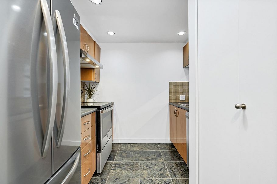 308 1688 Robson Street Vancouver, BC - 6