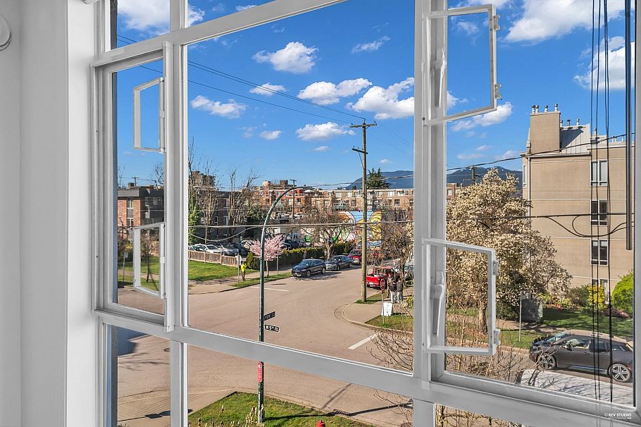 206 2190 W 5th Avenue Vancouver, BC - 4