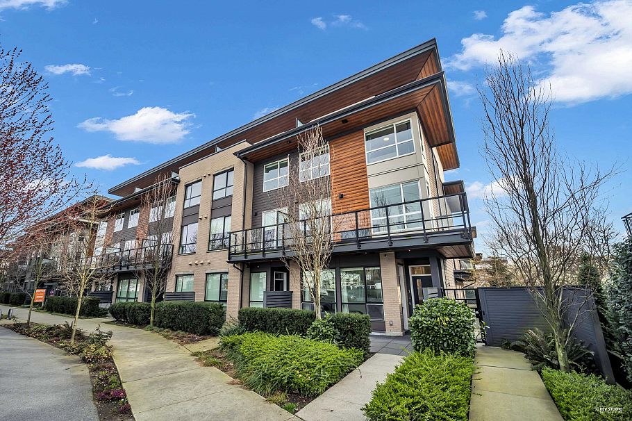 1 533 E 3rd Street North Vancouver, BC - 12