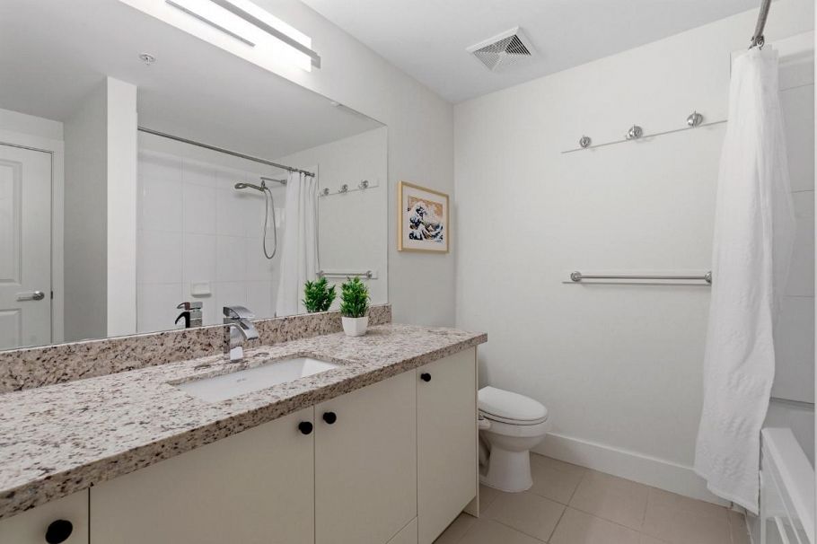 210 6268 Eagles Drive Vancouver, BC - 18