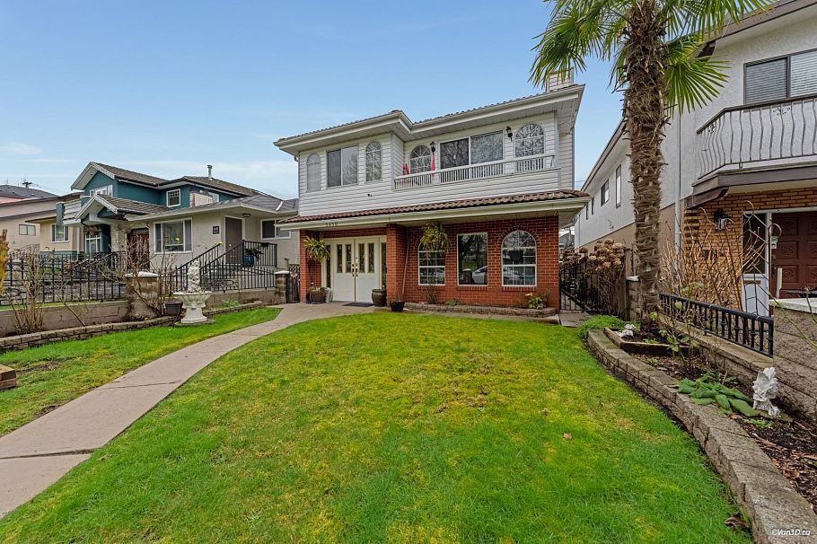 3450 Monmouth Avenue Vancouver, BC - 2