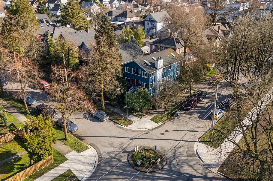 602 E 13th Avenue Vancouver, BC - 23