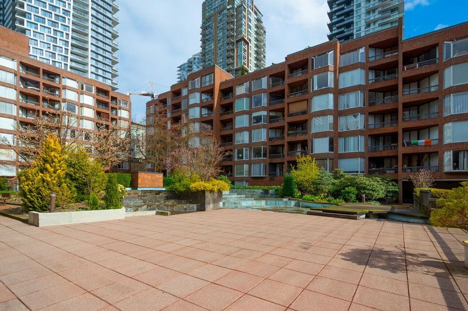 211 950 Drake Street Vancouver, BC - 13