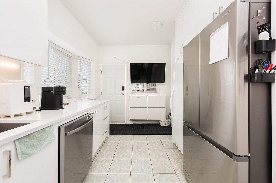 805 E 57th Avenue Vancouver, BC - 8