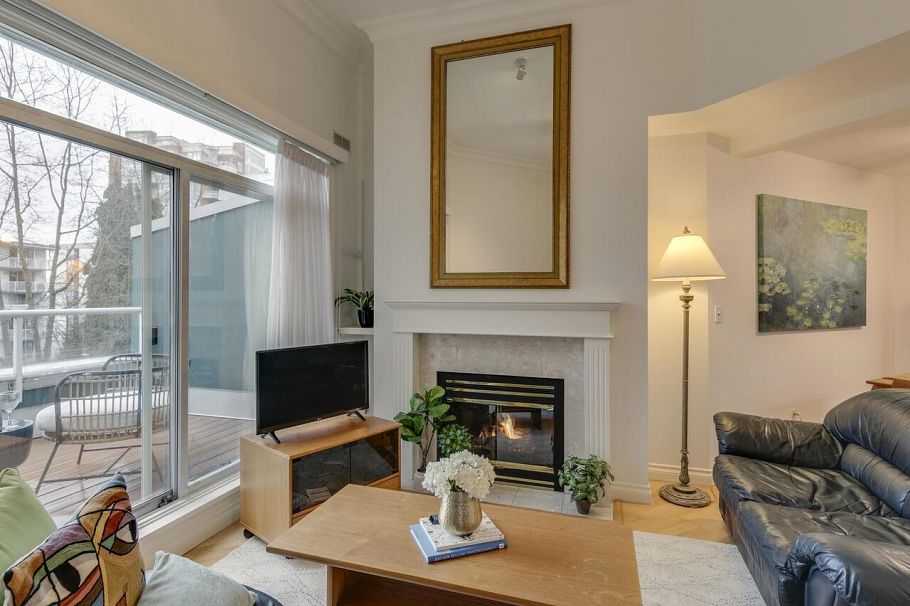 414 128 W 8th Street North Vancouver, BC - 1