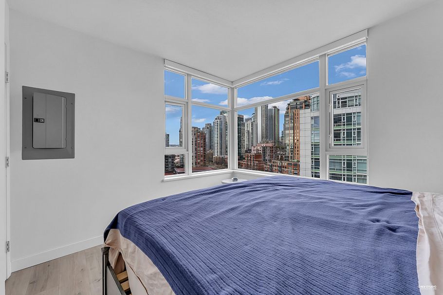 1506 1199 Marinaside Crescent Vancouver, BC - 24