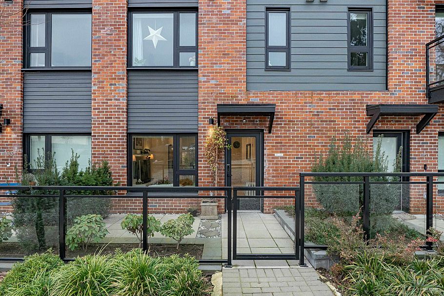 162 565 E 2nd Street North Vancouver, BC - 4