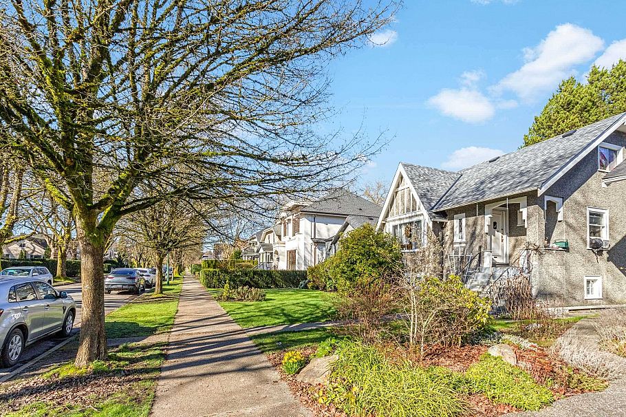 2861 W 15th Avenue Vancouver, BC - 9