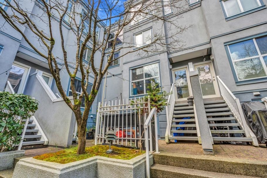 11 877 W 7th Avenue Vancouver, BC - 2