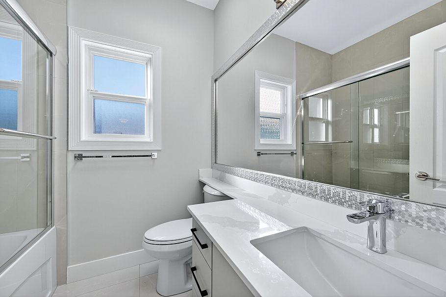 392 E 63rd Avenue Vancouver, BC - 20