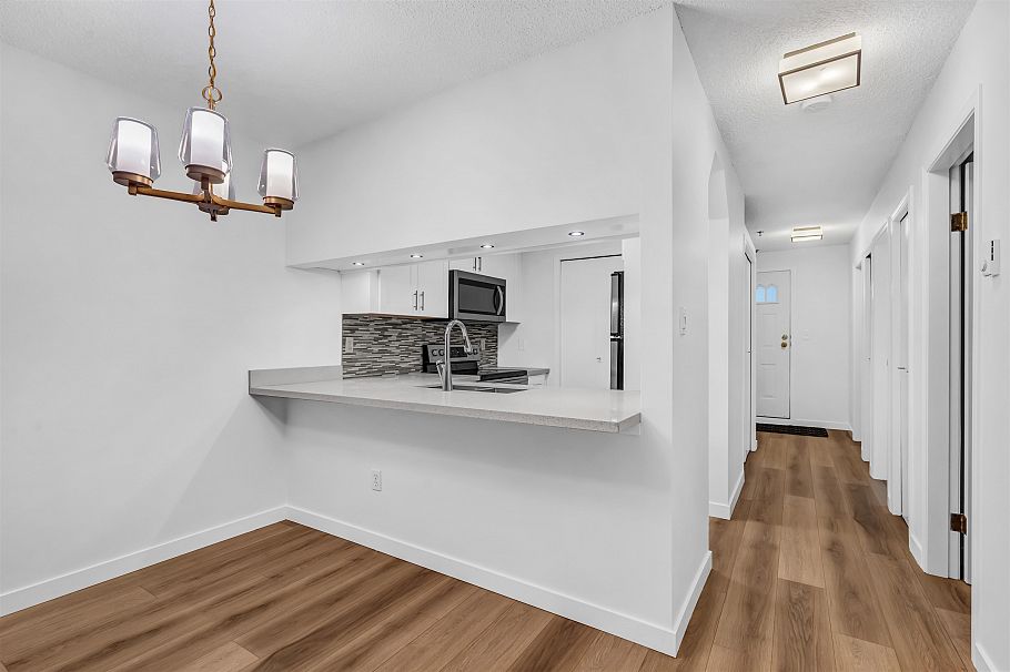 101 735 W 15 Avenue Vancouver, BC - 4