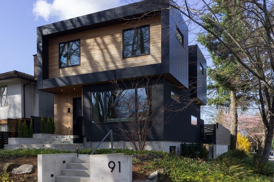 91 E 40th Avenue Vancouver, BC - 2