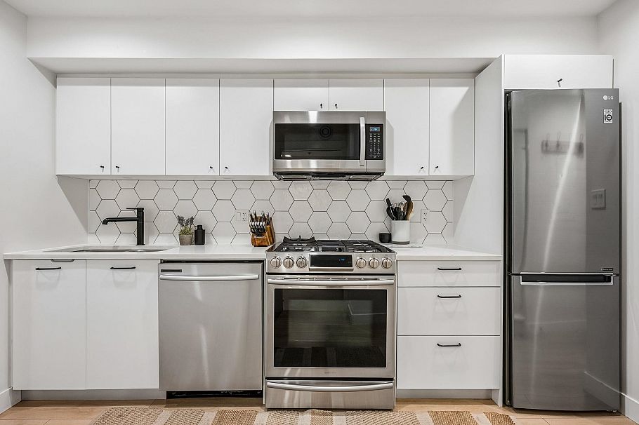 201 1519 Crown Street North Vancouver, BC - 14