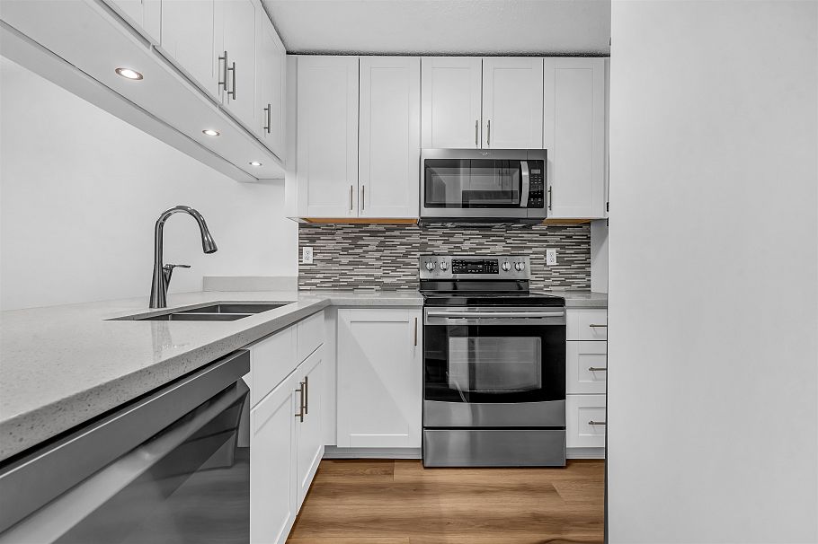 101 735 W 15 Avenue Vancouver, BC - 9