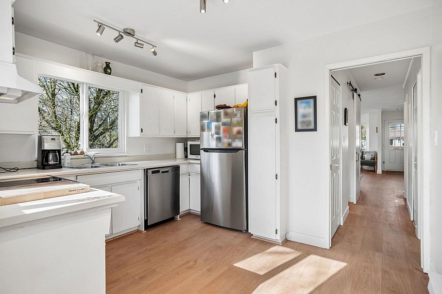 602 E 13th Avenue Vancouver, BC - 10