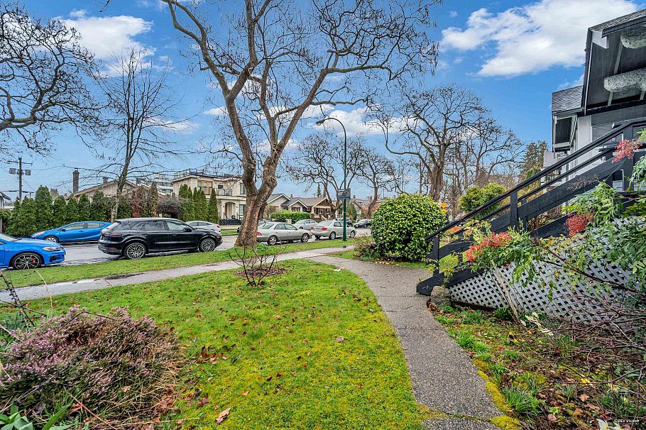 3174 W 10th Avenue Vancouver, BC - 3