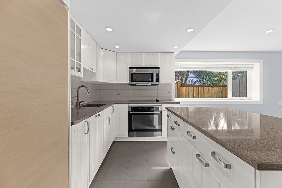 6297 Mackenzie Street Vancouver, BC - 28