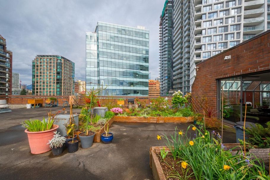 211 950 Drake Street Vancouver, BC - 17